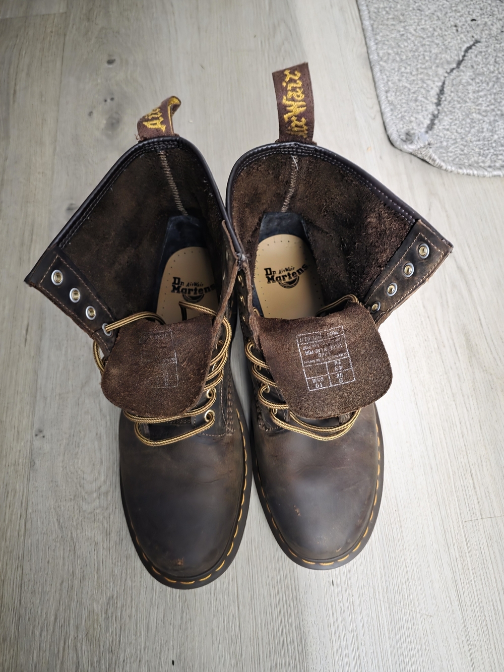 Dr. Martens Men’s Brown Leather Lace-Up Boots